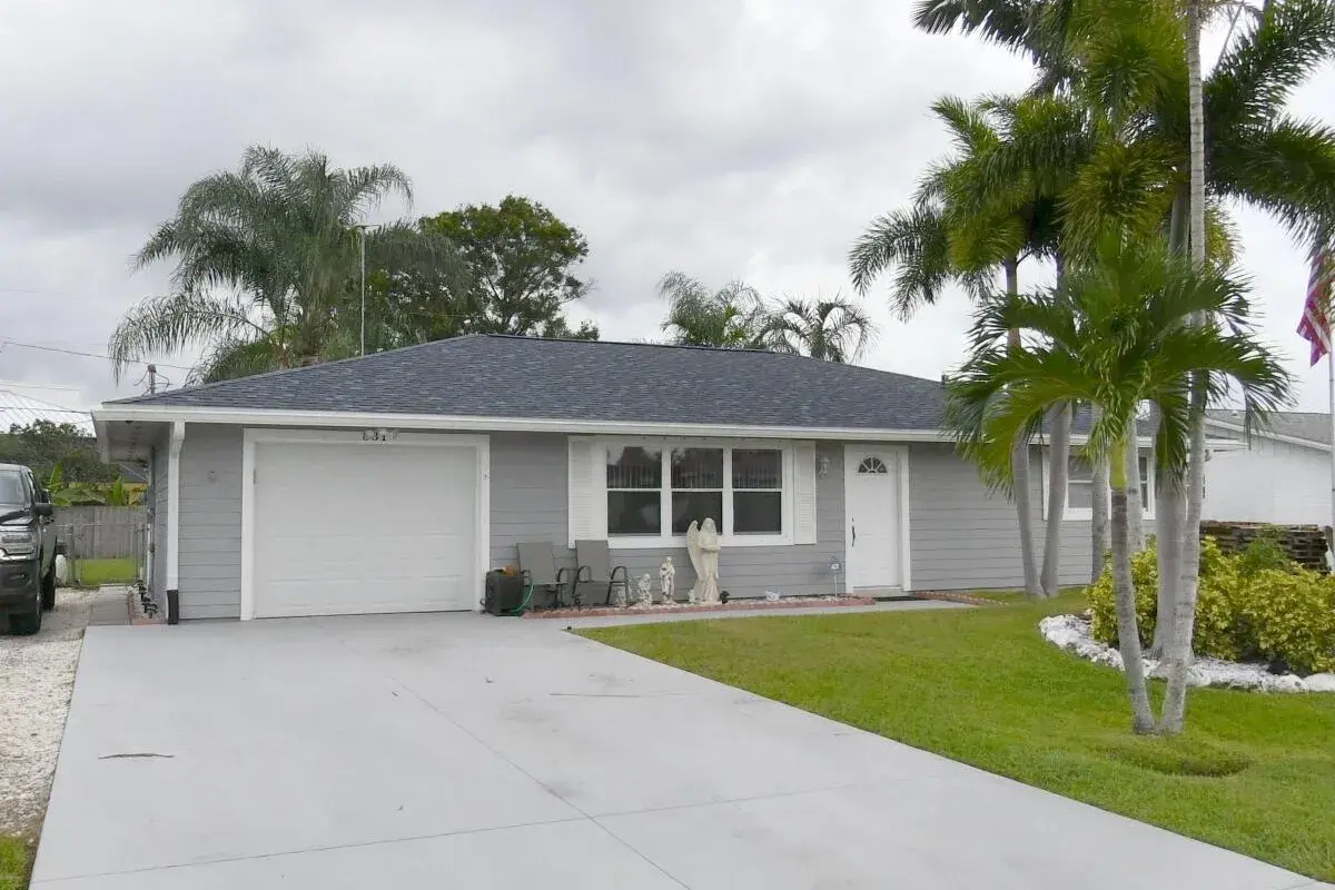 831 SE CARNIVAL Avenue, Port St. Lucie FL 34983