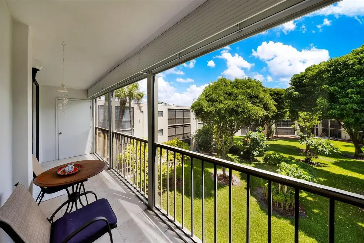 5250 LAS VERDES Circle # 317, Delray Beach FL 33484