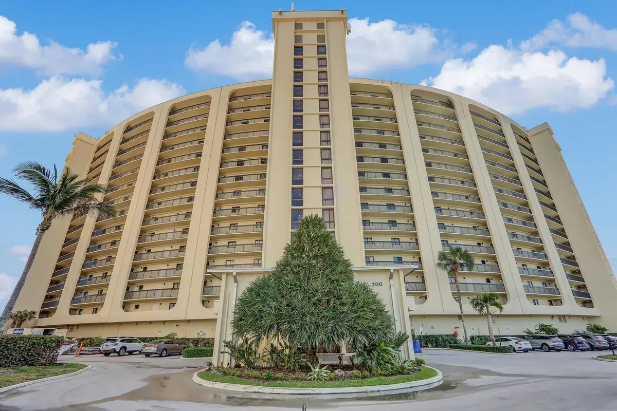 200 OCEAN TRAIL Way # T1, Jupiter FL 33477