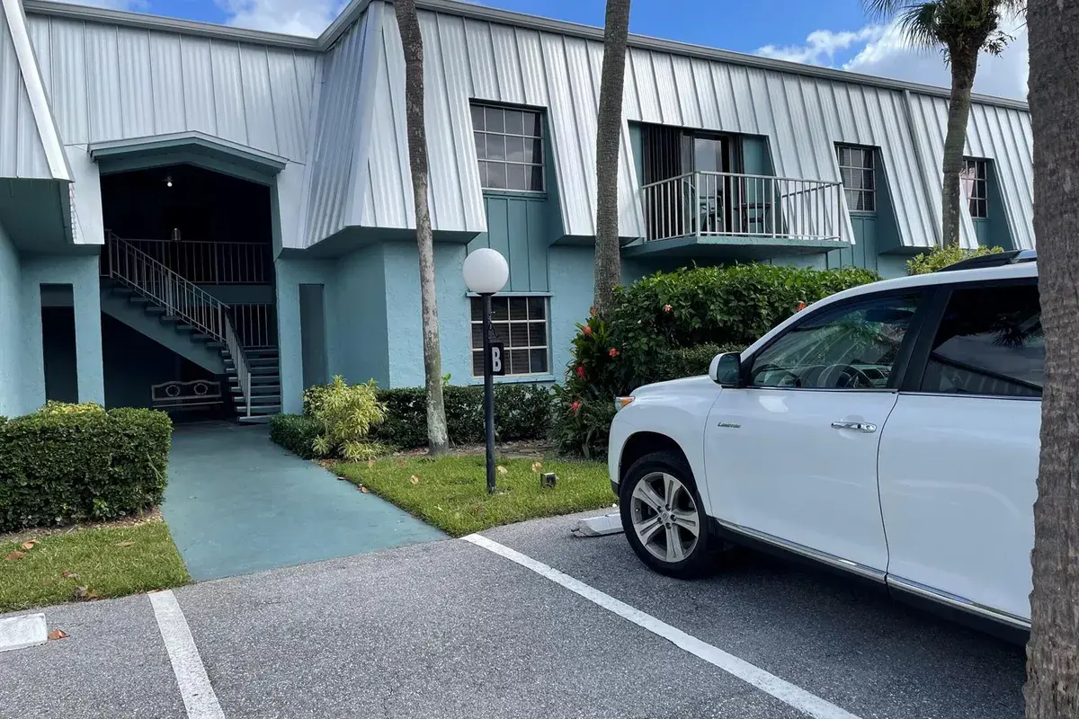 950 S KANNER HWY B-7 Highway # 7, Stuart FL 34994