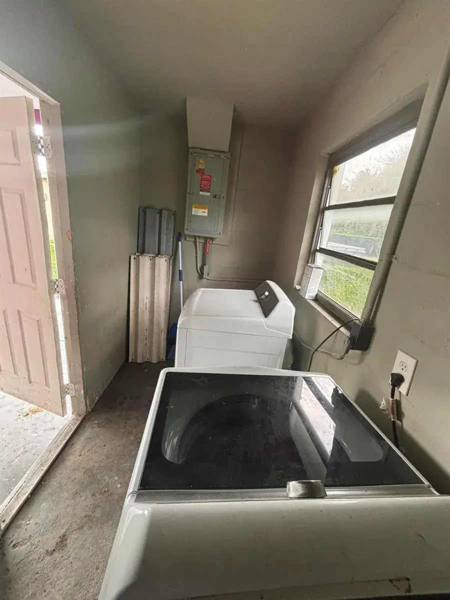 2804 AVENUE J, Fort Pierce FL 34947