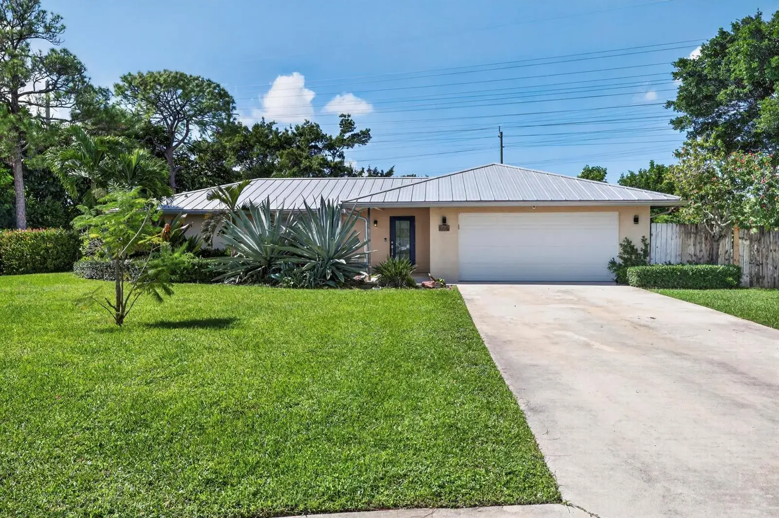 127 Raven Court, Royal Palm Beach FL 33411