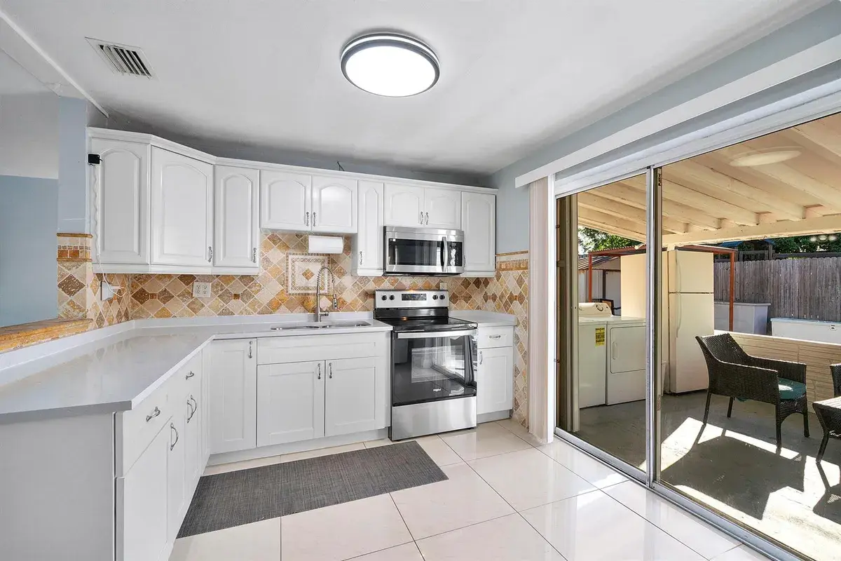2911 NE 11th Avenue, Pompano Beach FL 33064