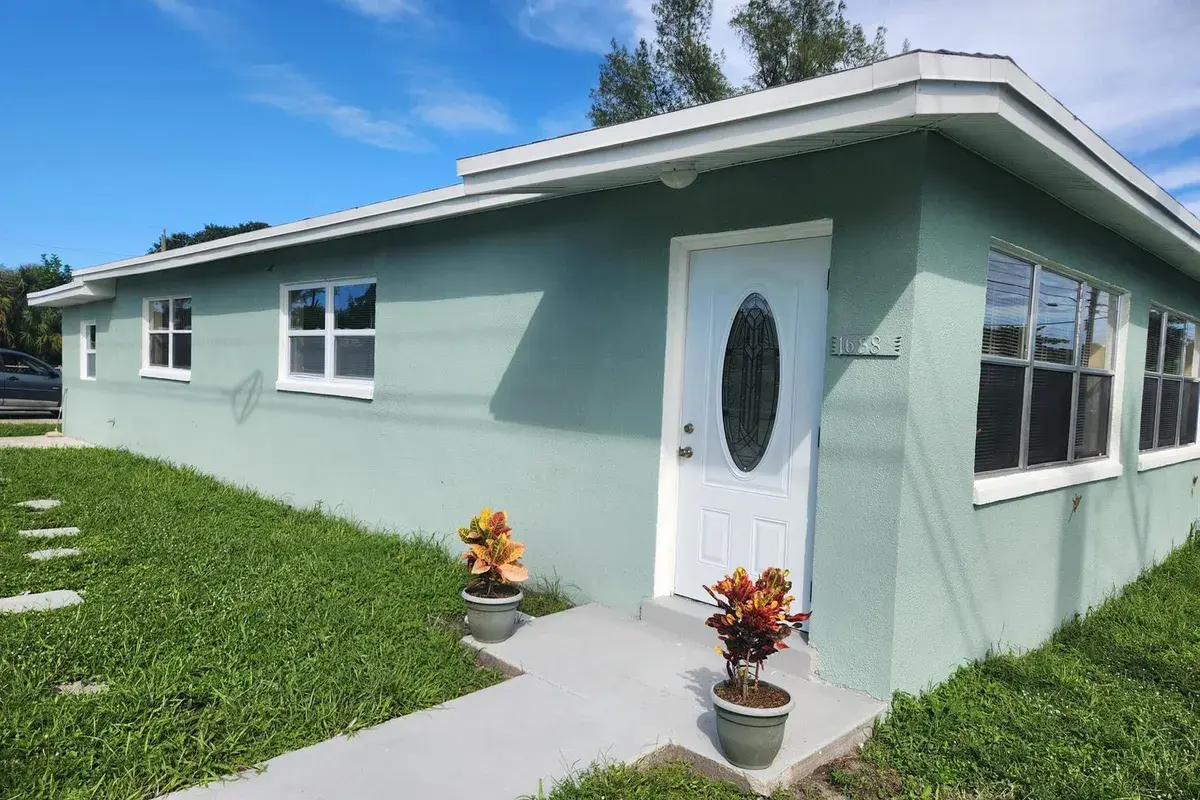 1688 W 10th Street, Riviera Beach FL 33404