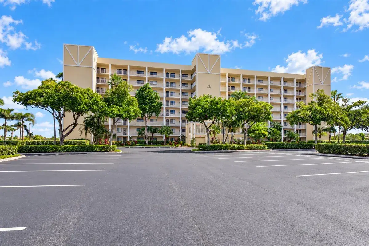7260 KINGHURST Drive # 404, Delray Beach FL 33446