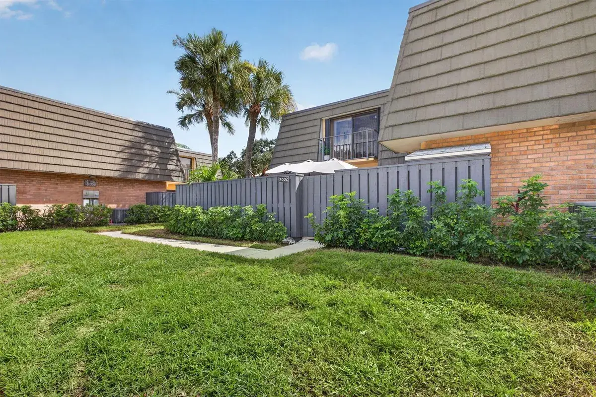 2002 20TH Way, West Palm Beach FL 33407