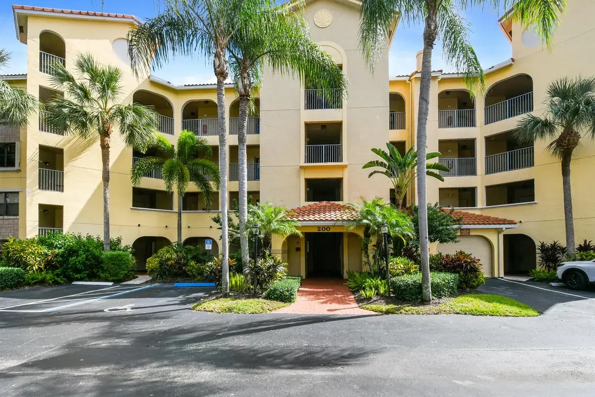 200 UNO LAGO Drive # 403, Juno Beach FL 33408