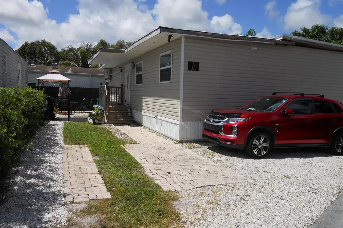 4633 SW 73rd Avenue # 17, Davie FL 33314