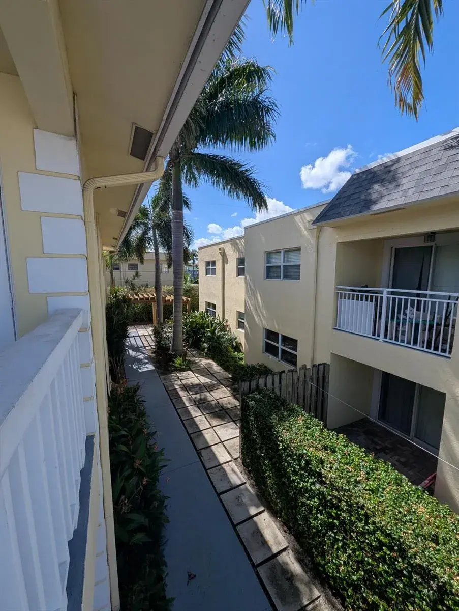 2120 NE 42ND Court # 5, Lighthouse Point FL 33064