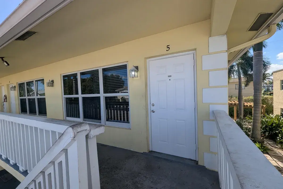 2120 NE 42ND Court # 5, Lighthouse Point FL 33064