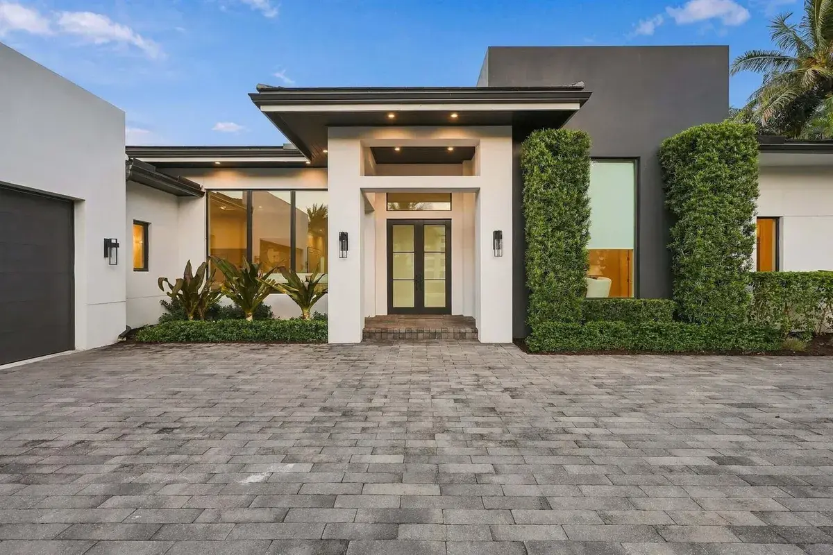 3500 EMBASSY Drive, West Palm Beach FL 33401
