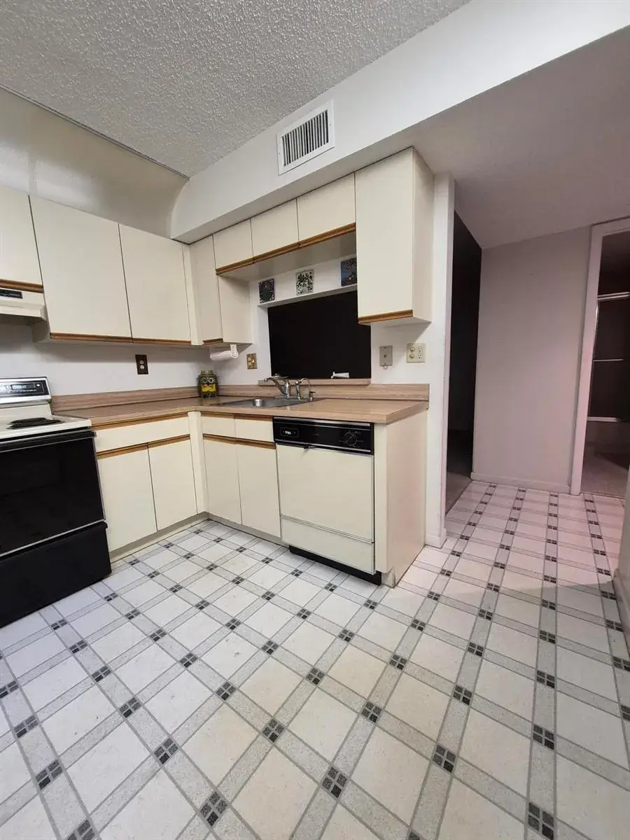 15251 LAKES OF DELRAY Boulevard # 327, Delray Beach FL 33484