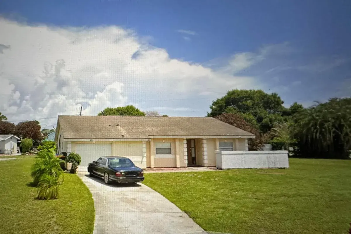 1016 24TH Place SW, Vero Beach FL 32962