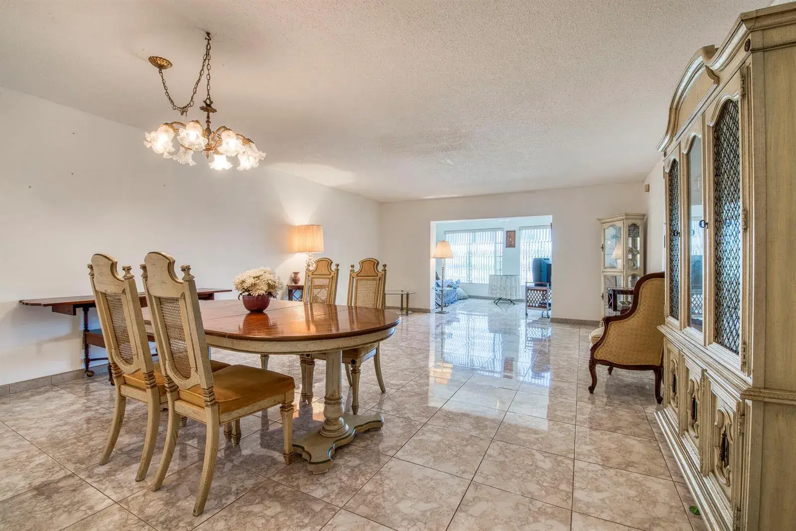 4281 NW 41ST Street # 320, Lauderdale Lakes FL 33319
