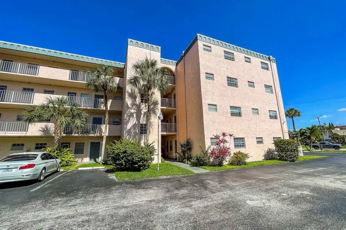 4281 NW 41ST Street # 320, Lauderdale Lakes FL 33319