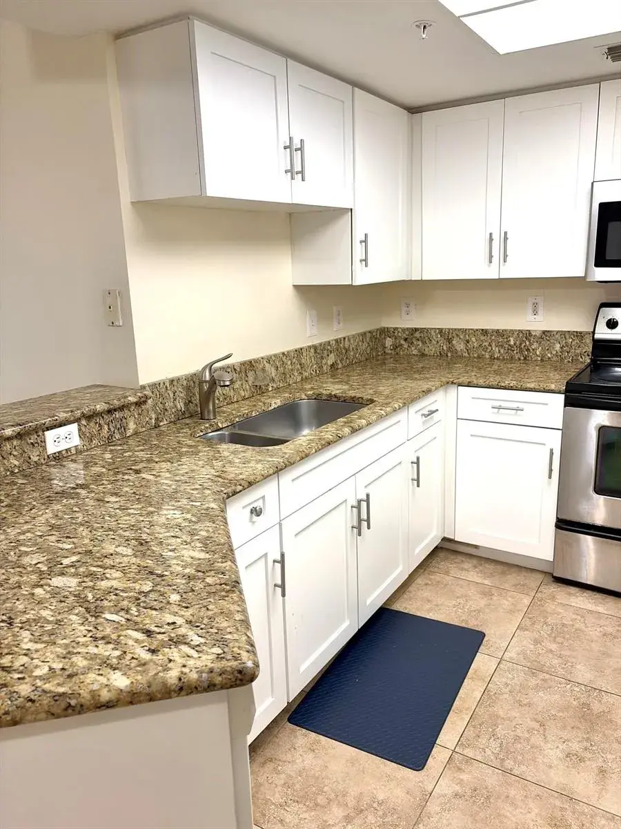 1100 N CRESTWOOD Court S # 1112, Royal Palm Beach FL 33411