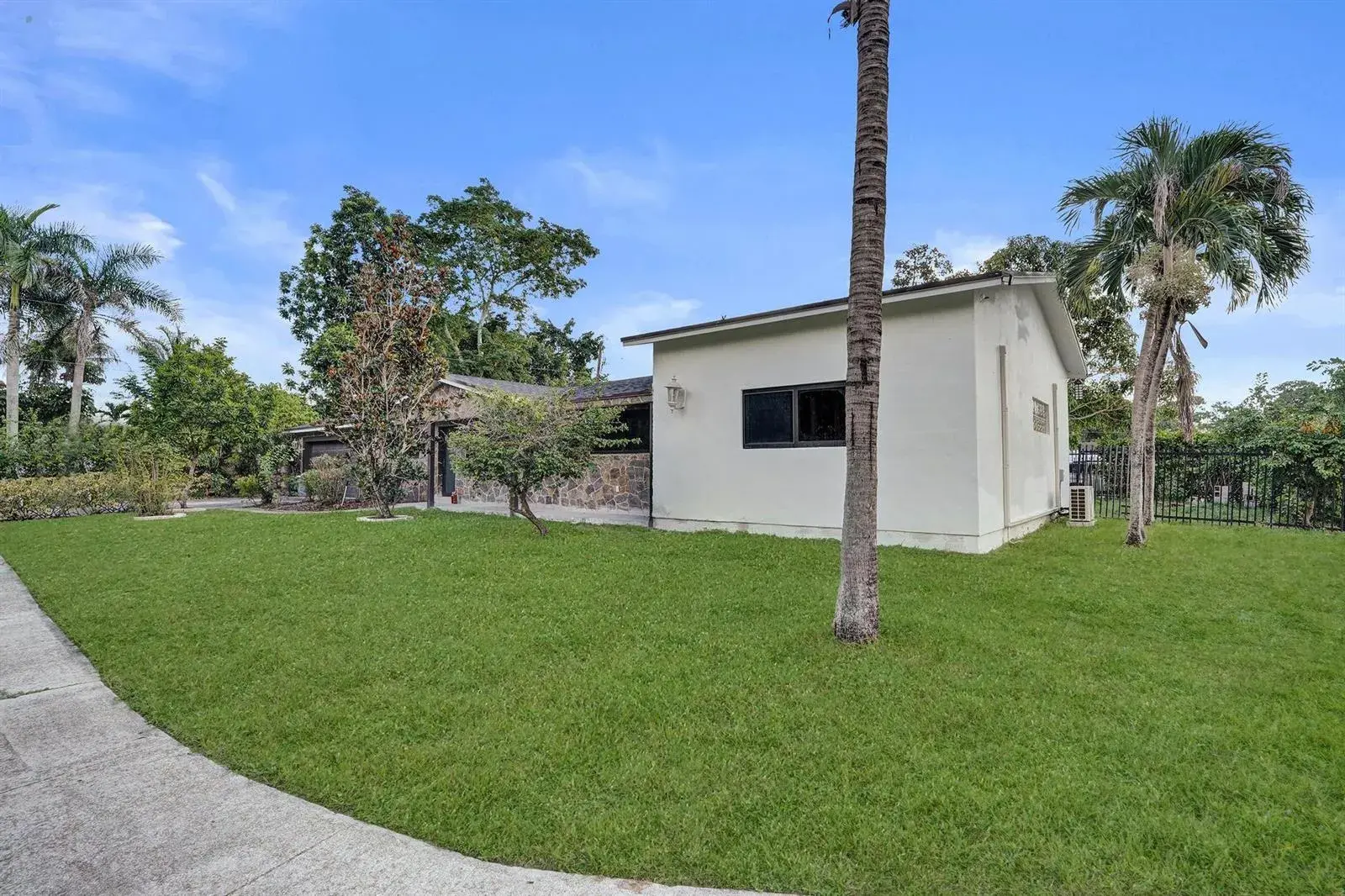 393 CYPRESS Avenue, West Palm Beach FL 33415