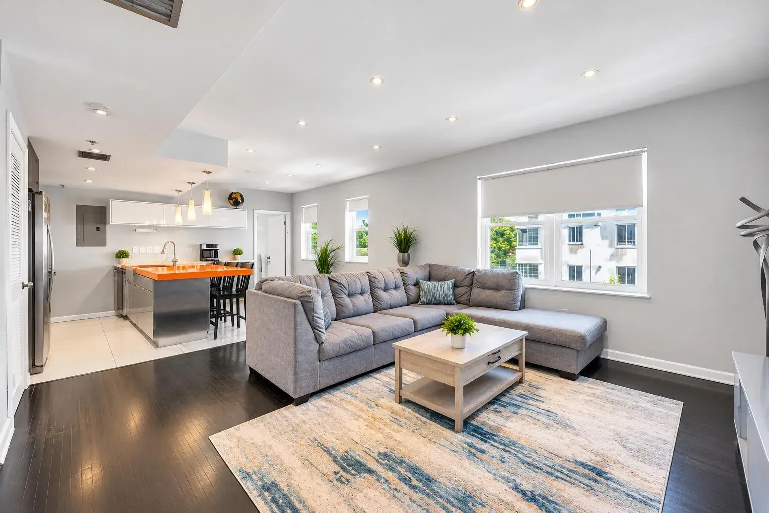2 bedroom 2 bath Residential for sale at 802 Euclid Avenue # 303, Miami Beach FL 33139