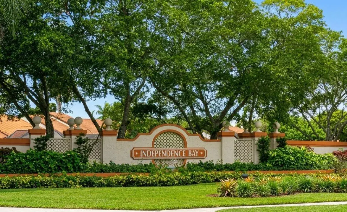 25 Centennial Court, Deerfield Beach FL 33442