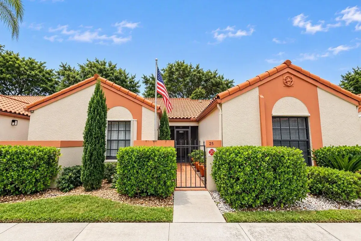 25 Centennial Court, Deerfield Beach FL 33442