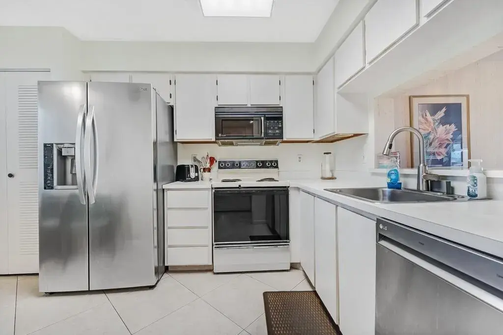 7260 KINGHURST Drive # 502, Delray Beach FL 33446