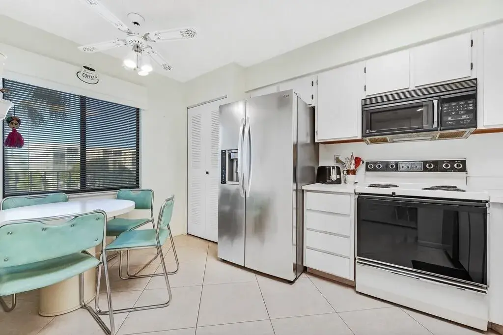 7260 KINGHURST Drive # 502, Delray Beach FL 33446