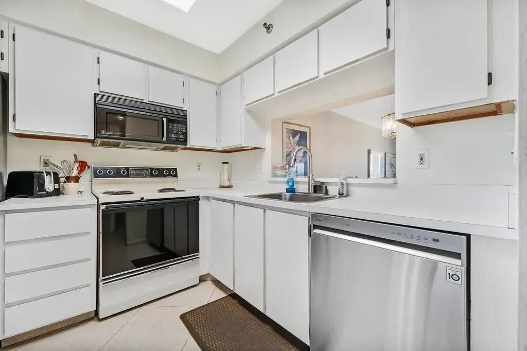 7260 KINGHURST Drive # 502, Delray Beach FL 33446