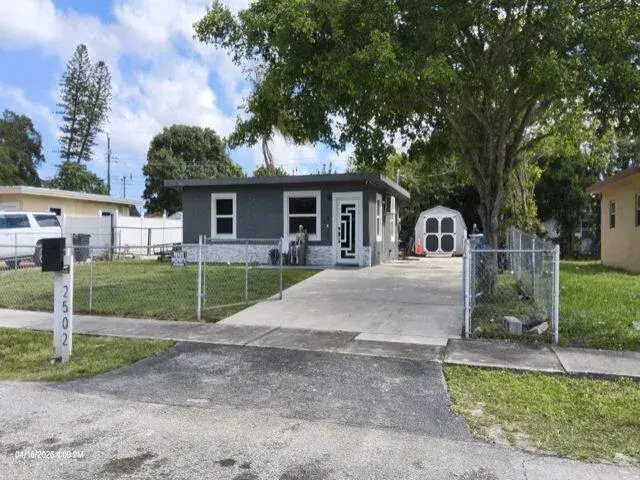 2502 NW 7th Street, Pompano Beach FL 33069