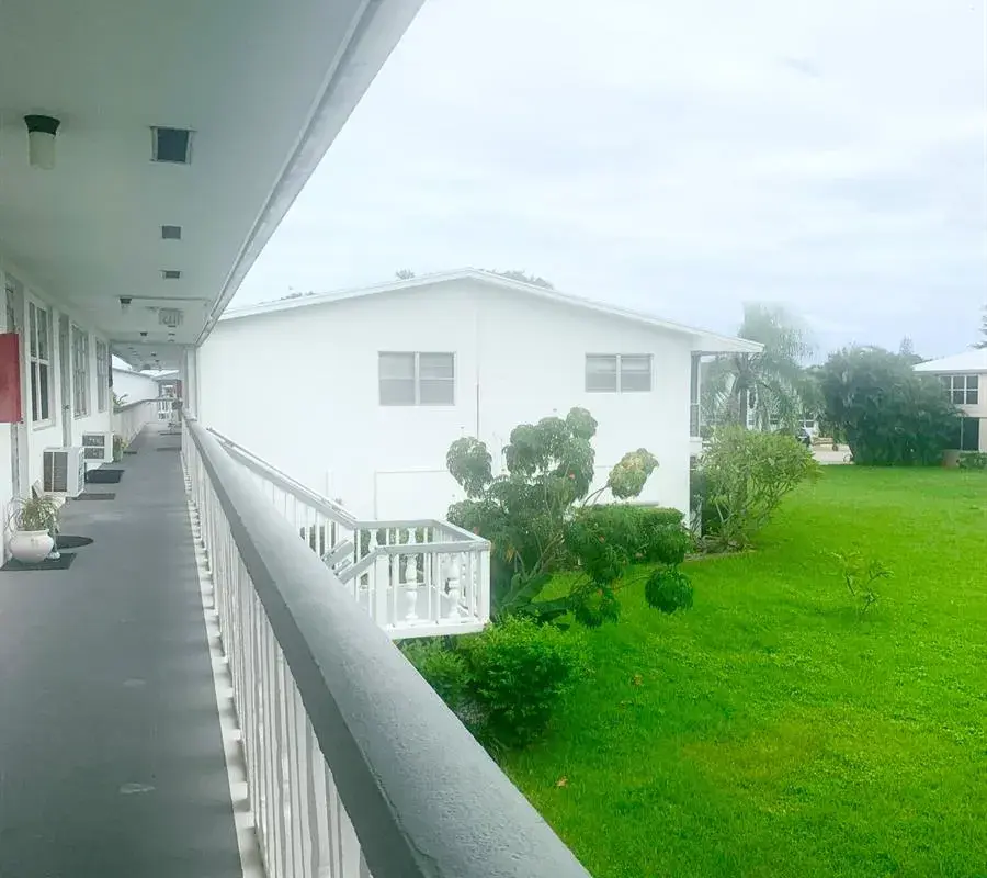 137 Coventry F, West Palm Beach FL 33417