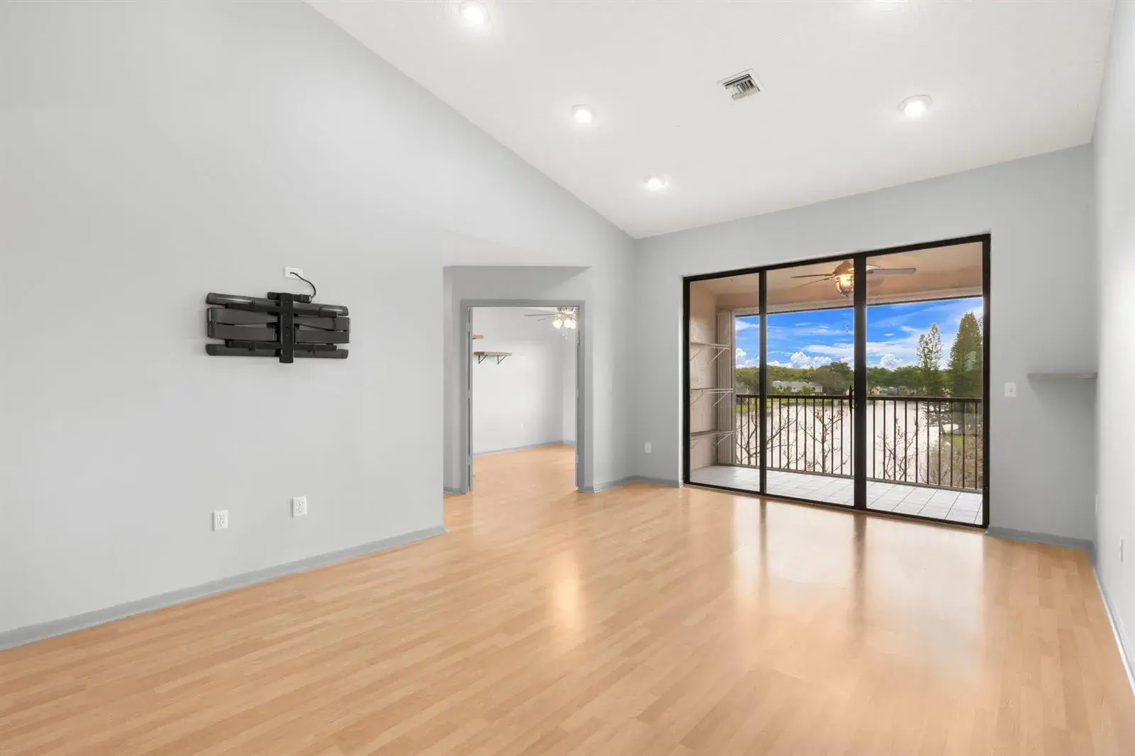 4400 NW 30th Street # 424, Coconut Creek FL 33066
