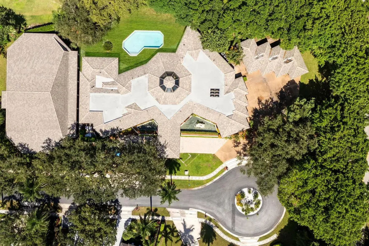 19700 Oakbrook Circle, Boca Raton FL 33434
