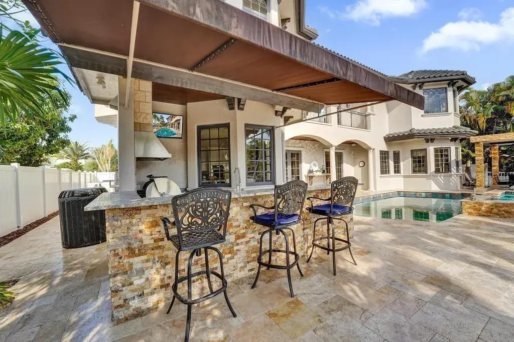 2340 NE 47TH Street, Lighthouse Point FL 33064