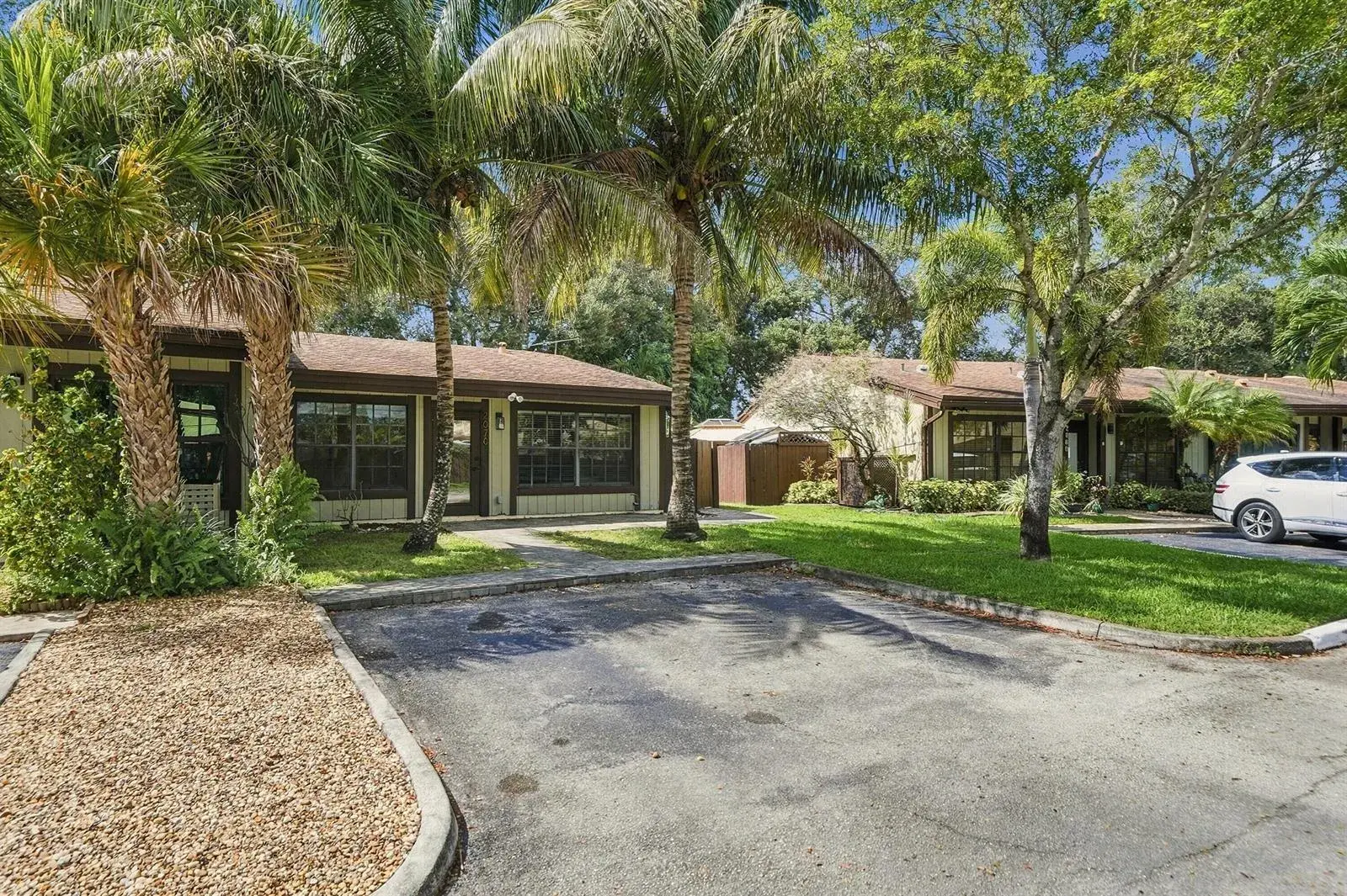 2070 Sweet Gum Avenue, Pembroke Pines FL 33026