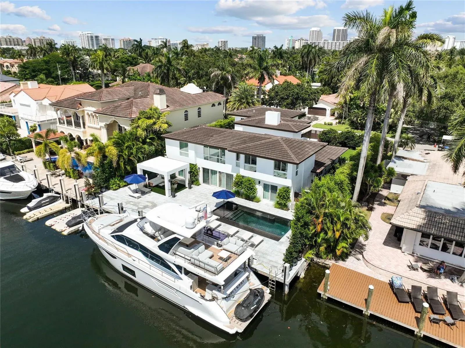 325 SEVEN ISLES Drive, Fort Lauderdale FL 33301