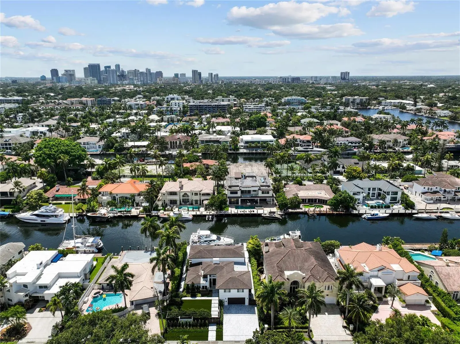 325 SEVEN ISLES Drive, Fort Lauderdale FL 33301
