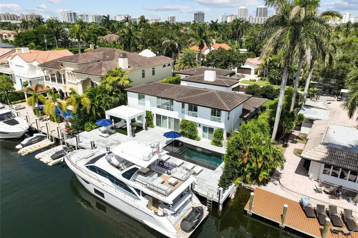 325 SEVEN ISLES Drive, Fort Lauderdale FL 33301