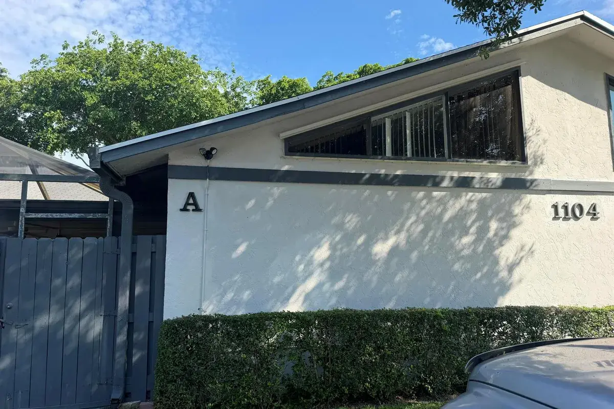 1104 SUMMIT TRAIL Circle # A, West Palm Beach FL 33415