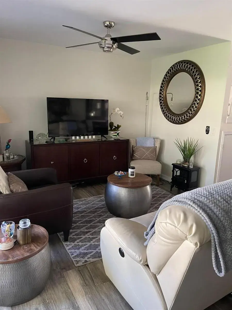 18400 SE Wood Haven Lane # M, Jupiter FL 33469