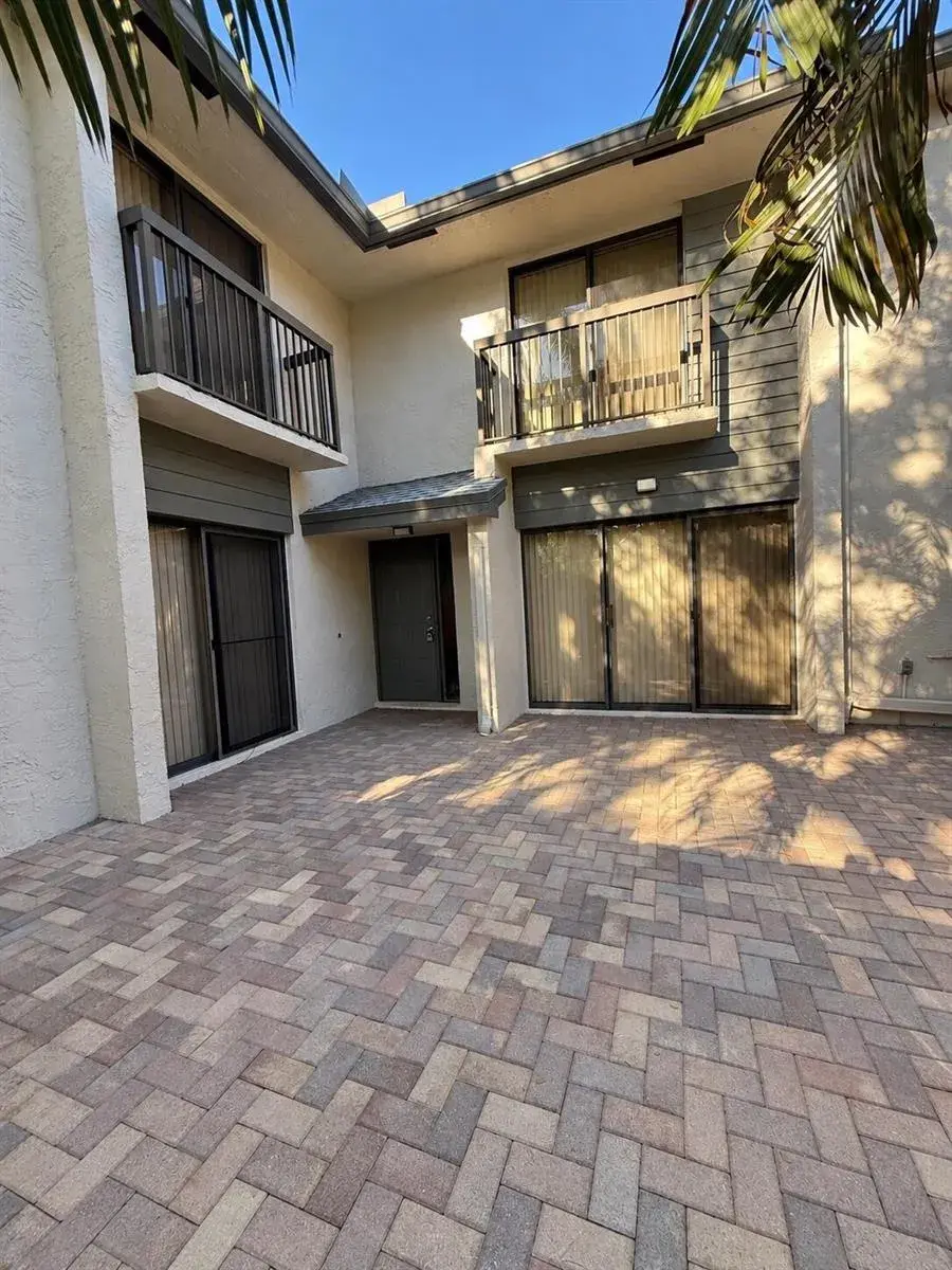 3205 Cocoplum Circle, Coconut Creek FL 33063