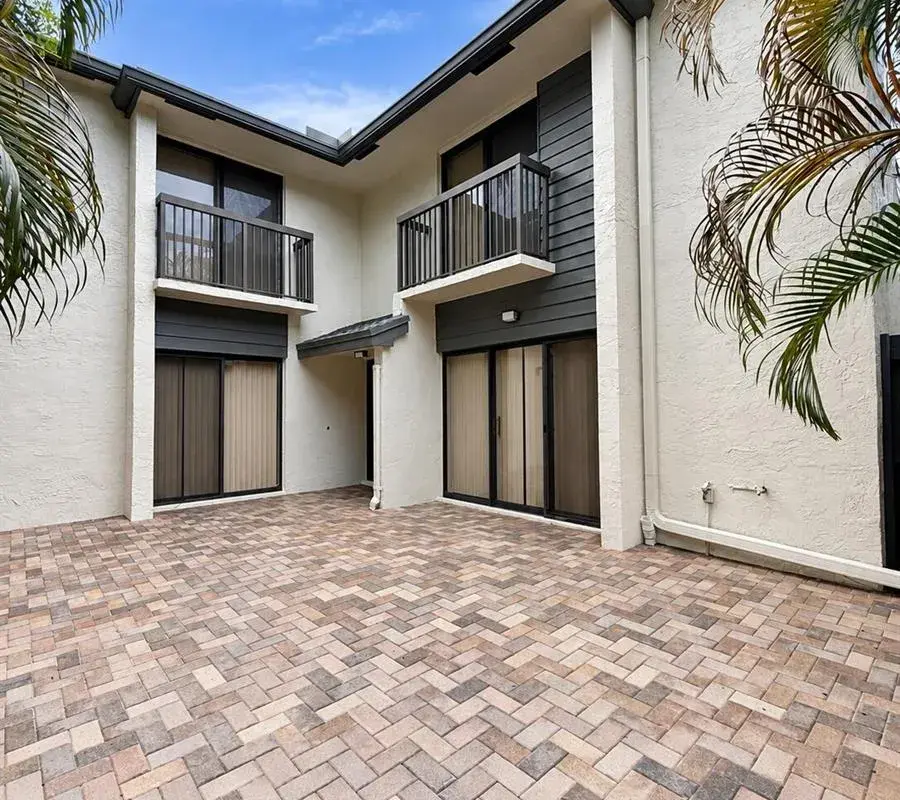 3205 Cocoplum Circle, Coconut Creek FL 33063