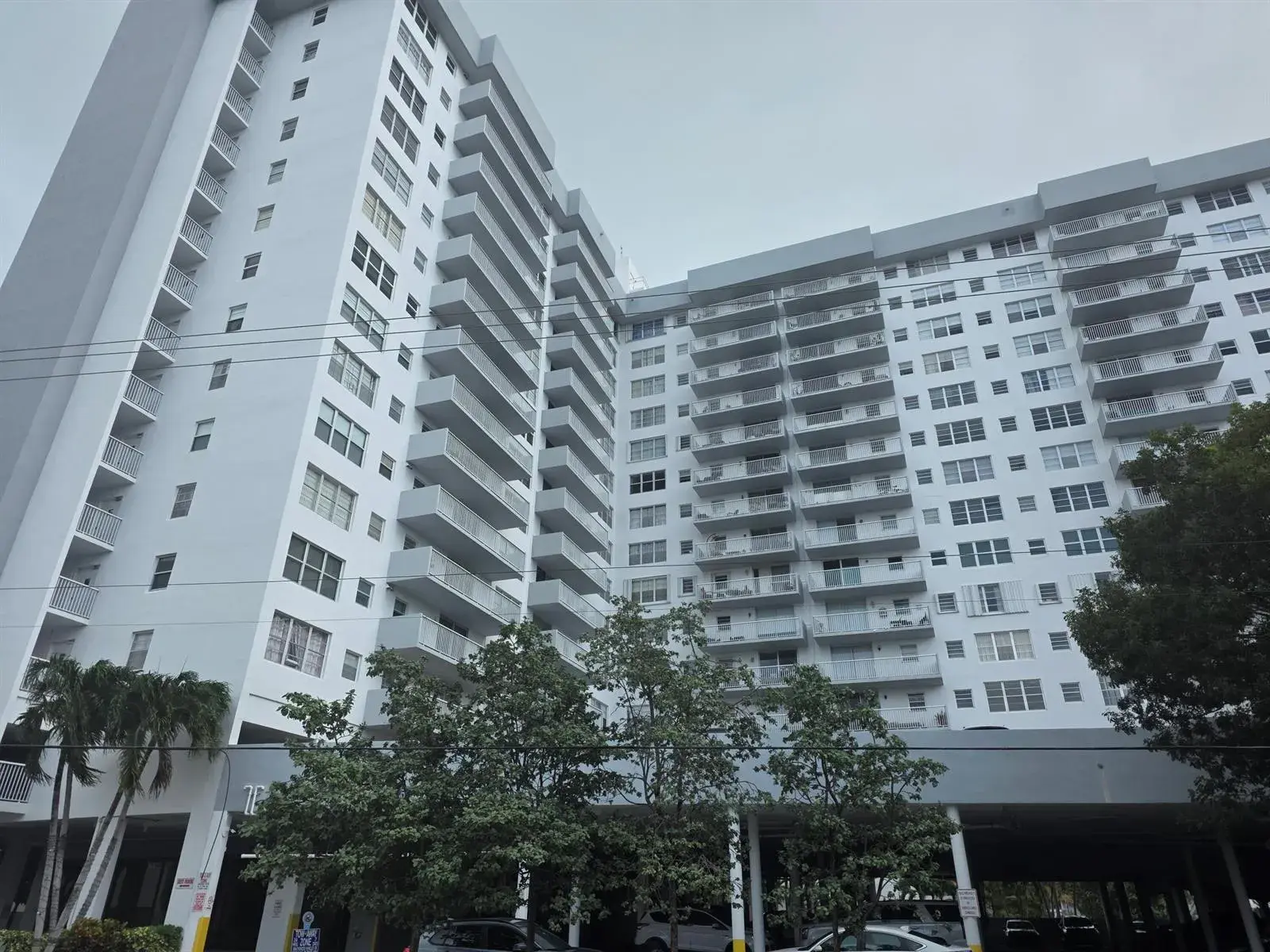 137 GOLDEN ISLES Drive # 609, Hallandale Beach FL 33009