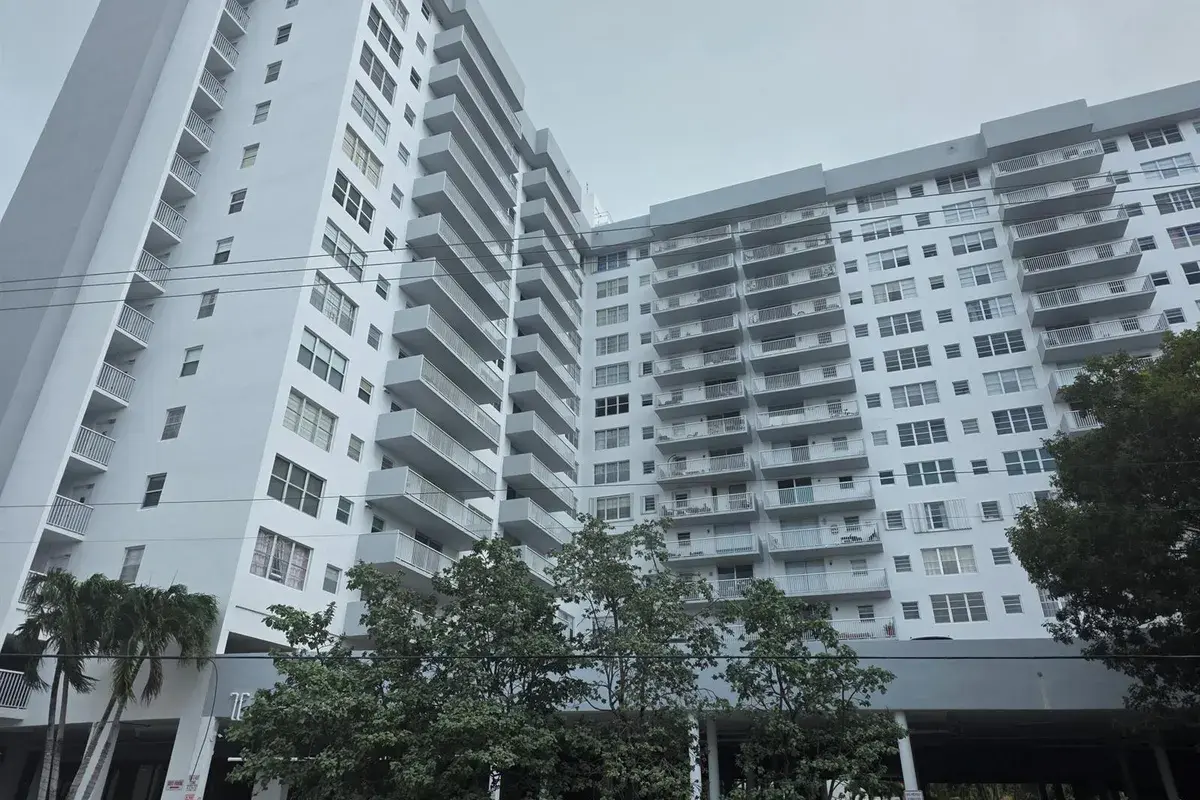 137 GOLDEN ISLES Drive # 609, Hallandale Beach FL 33009
