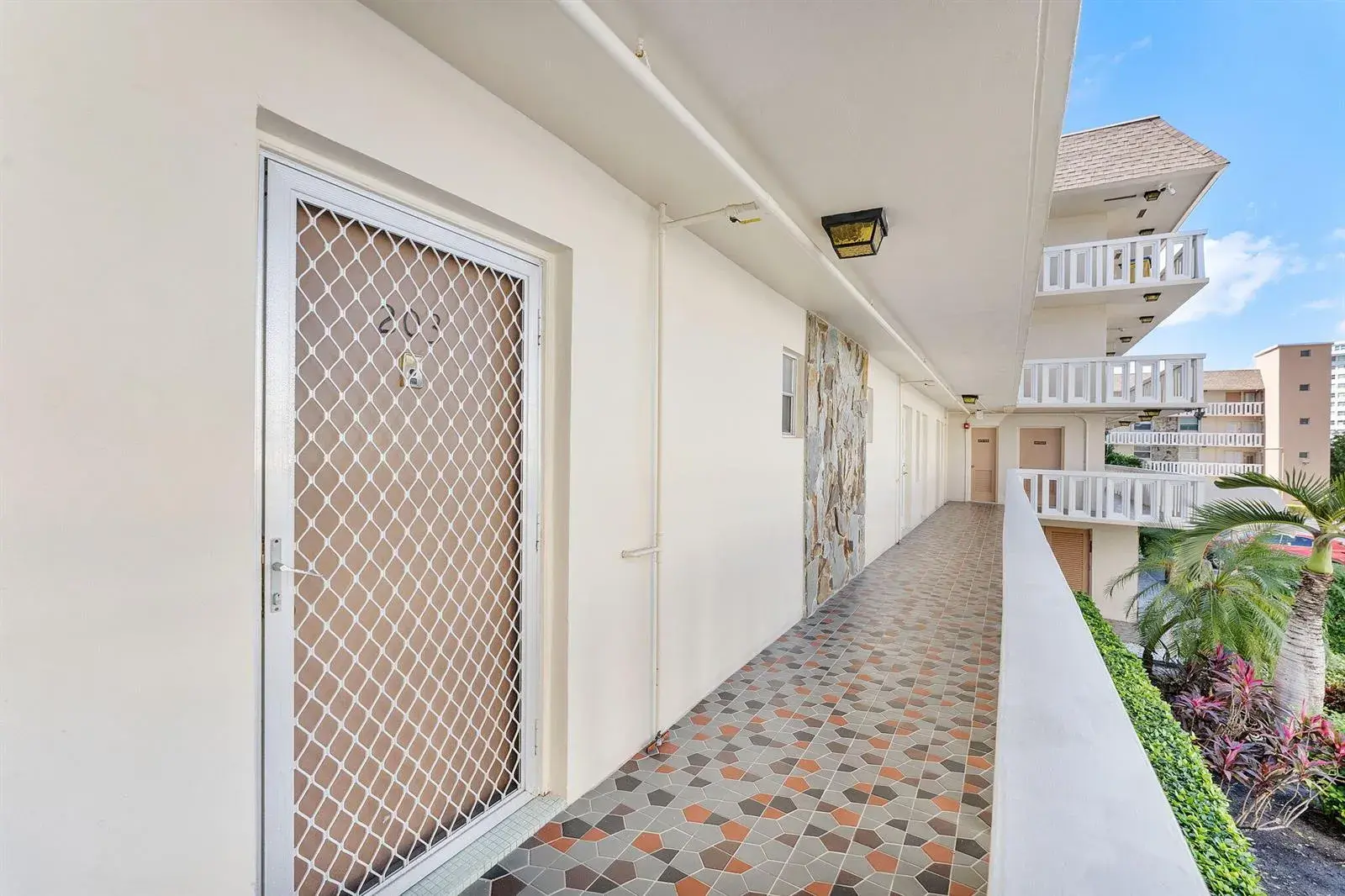1889 S Ocean Drive # 203, Hallandale Beach FL 33009