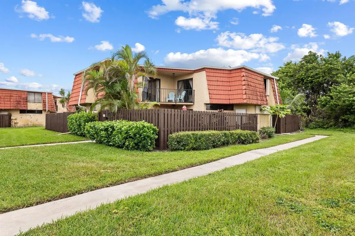 8393 Trent Court, Boca Raton FL 33433