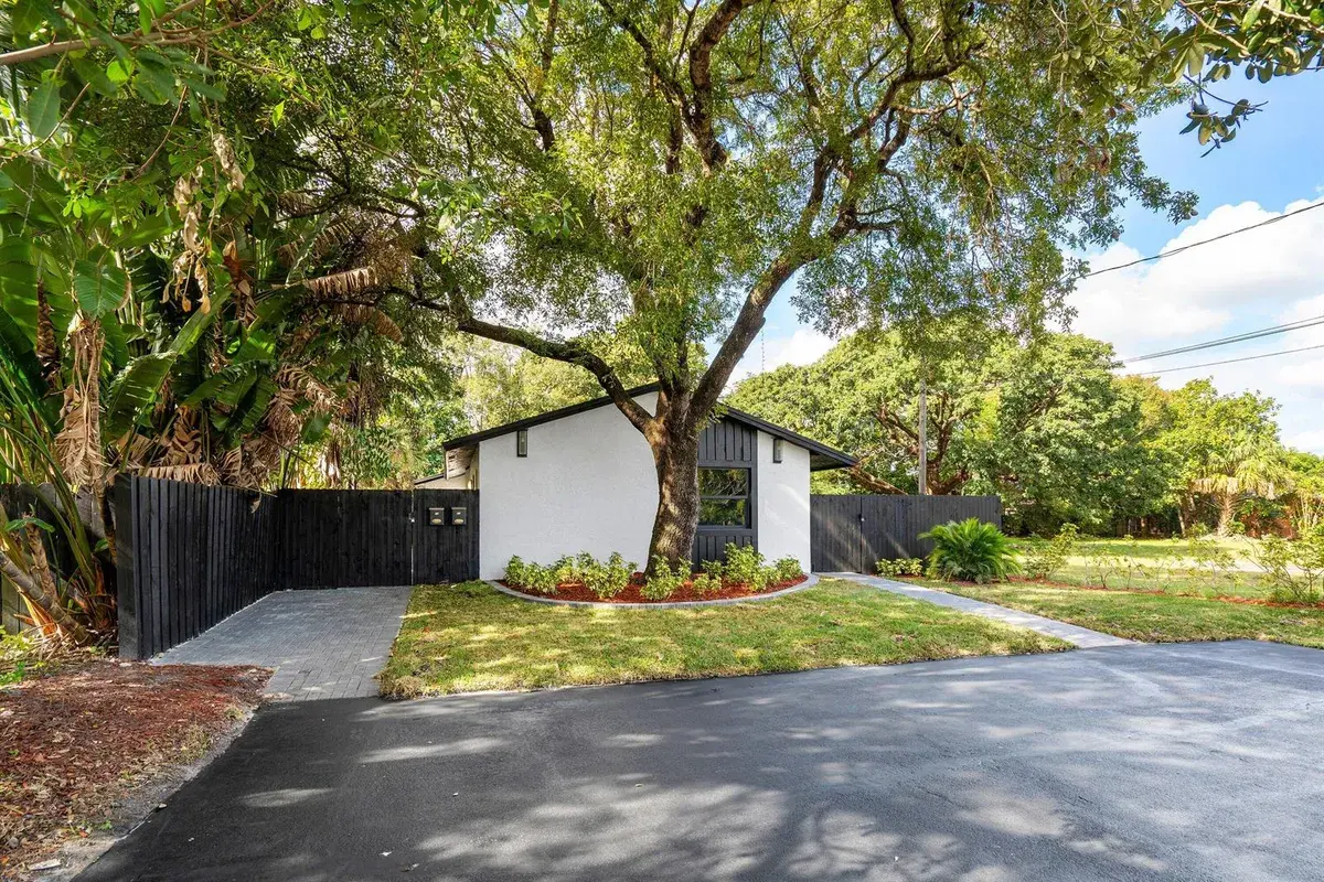 1211 NE 2nd Avenue, Fort Lauderdale FL 33304