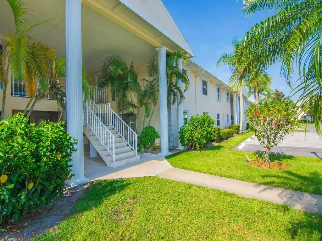 655 W Lake Jasmine Circle, Vero Beach FL 32962