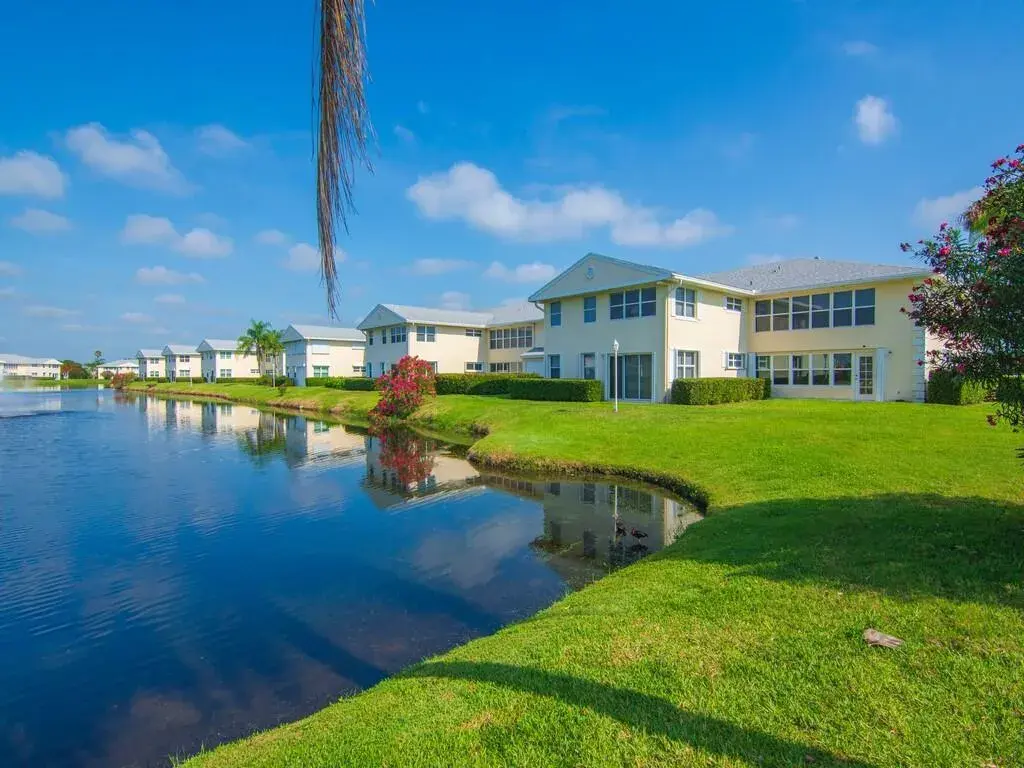 655 W Lake Jasmine Circle, Vero Beach FL 32962