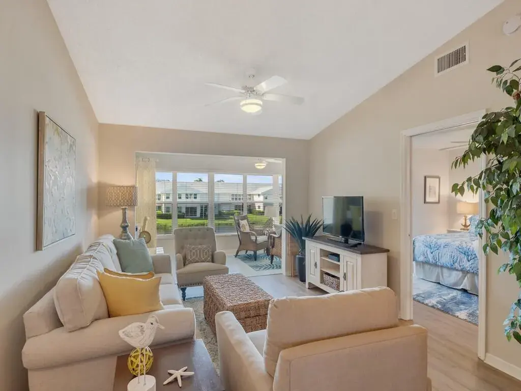 655 W Lake Jasmine Circle, Vero Beach FL 32962