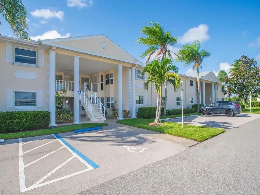 655 W Lake Jasmine Circle, Vero Beach FL 32962