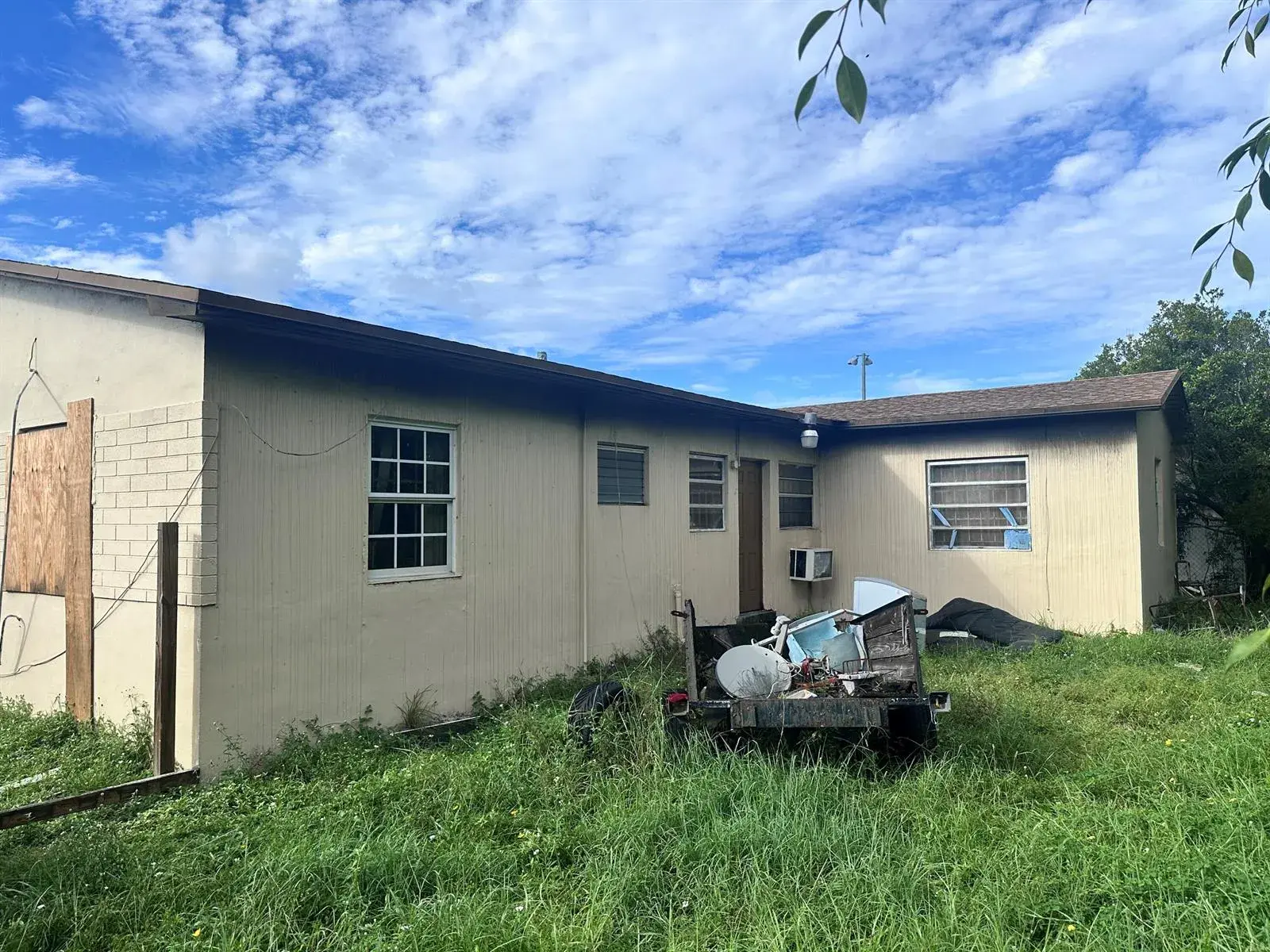 712 NW 9TH Court NW, Hallandale Beach FL 33009
